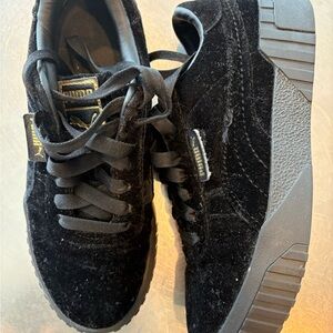Puma Women's Black Velvet Sneakers